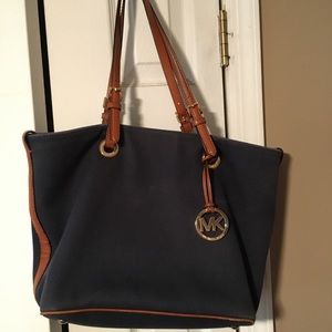 Michael Kors Canvas L Tote
